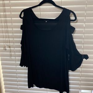 Woman’s cold shoulder top 3/4 sleeve
